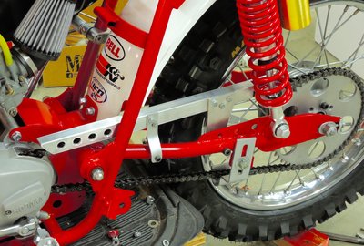 Abreviated chain guard for fat tires.