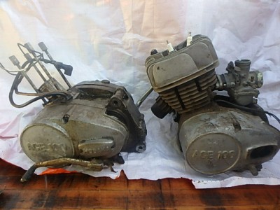 Left engine from the bike, right the spare from the museum purchase.
