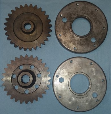 Comparison of hub and plate outsides. Unknown pieces on top.