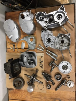 Hodaka engine dissassembled.jpg